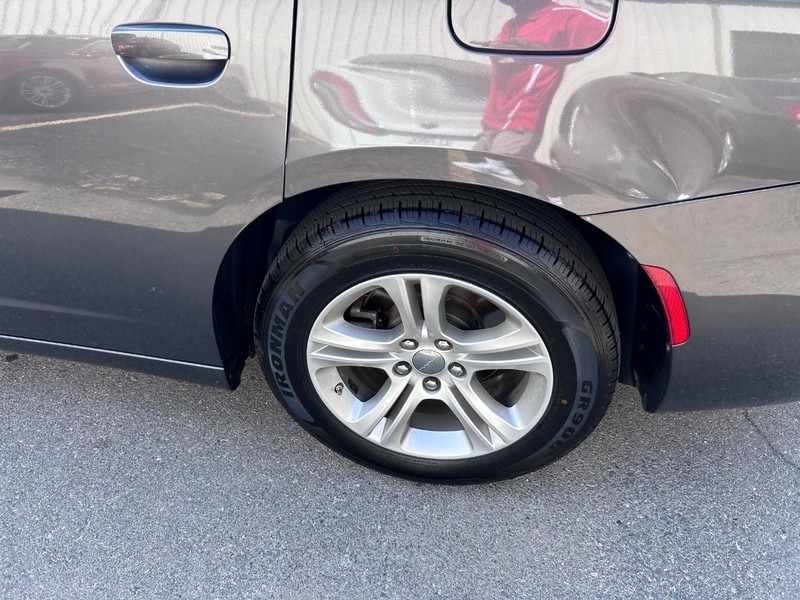 Dodge Charger Vehicle Full-screen Gallery Image 08