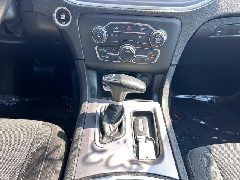 Dodge Charger Vehicle Full-screen Gallery Image 16