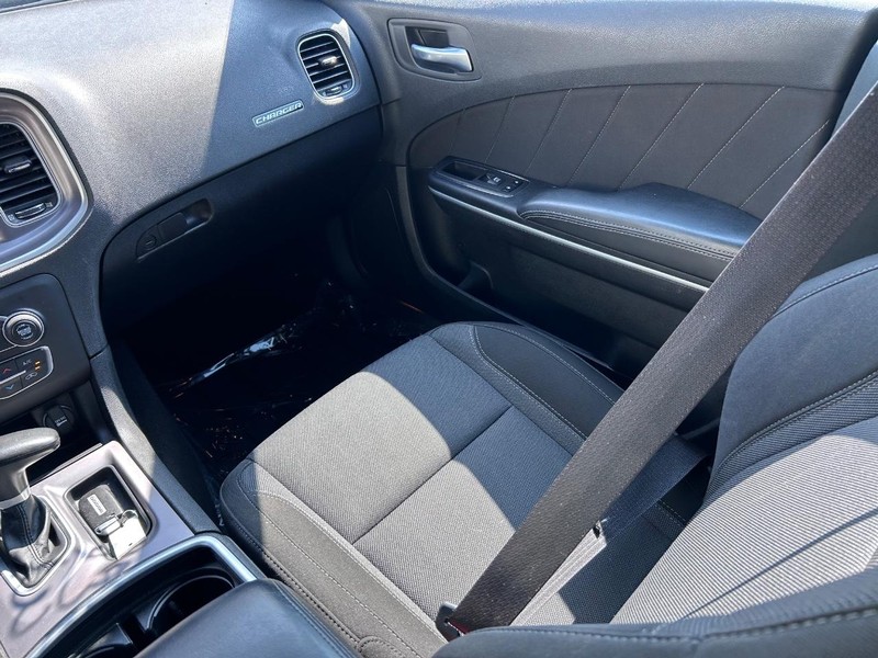 Dodge Charger Vehicle Full-screen Gallery Image 17