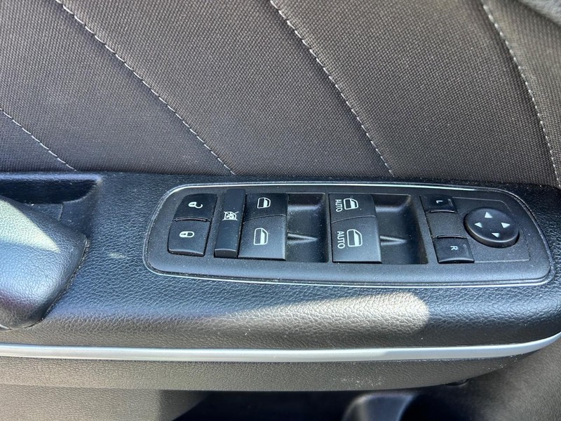 Dodge Charger Vehicle Full-screen Gallery Image 18