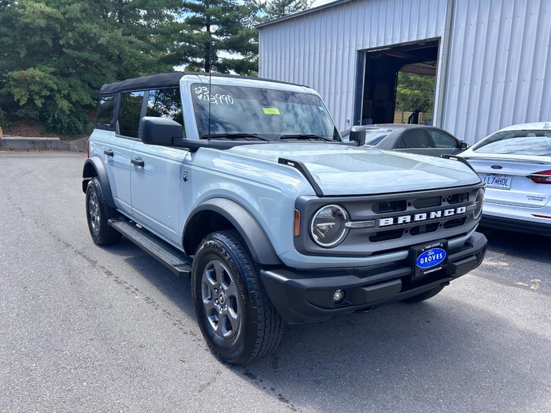 Ford Bronco Vehicle Full-screen Gallery Image 03
