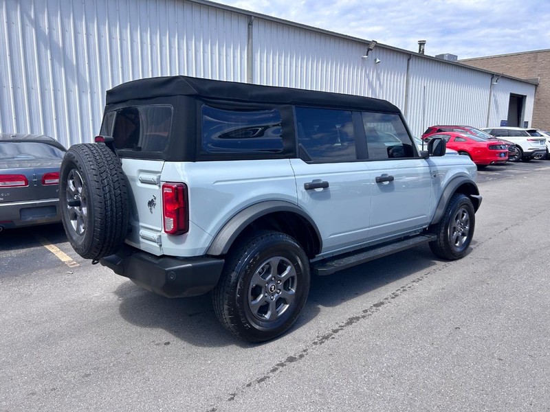 Ford Bronco Vehicle Full-screen Gallery Image 05
