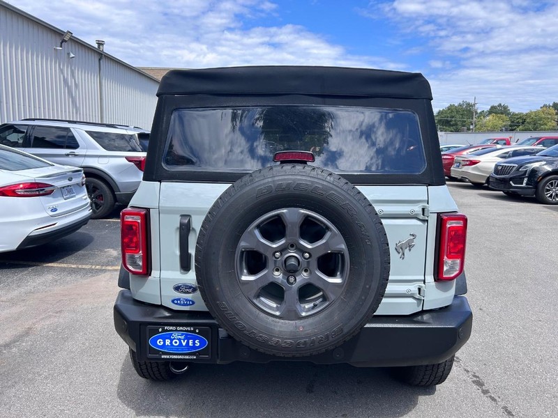 Ford Bronco Vehicle Full-screen Gallery Image 06