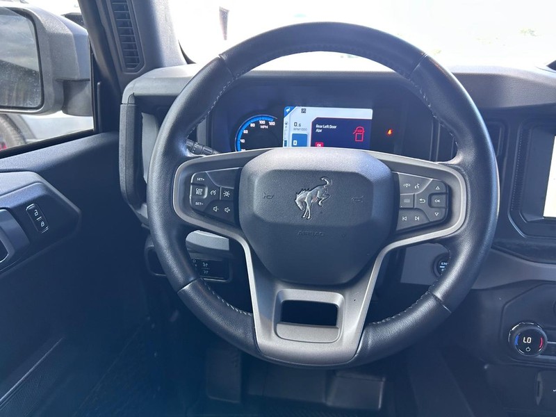 Ford Bronco Vehicle Full-screen Gallery Image 11