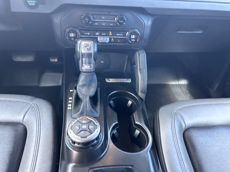 Ford Bronco Vehicle Full-screen Gallery Image 16