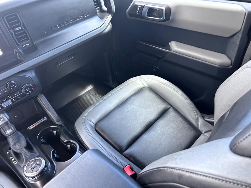 Ford Bronco Vehicle Full-screen Gallery Image 17