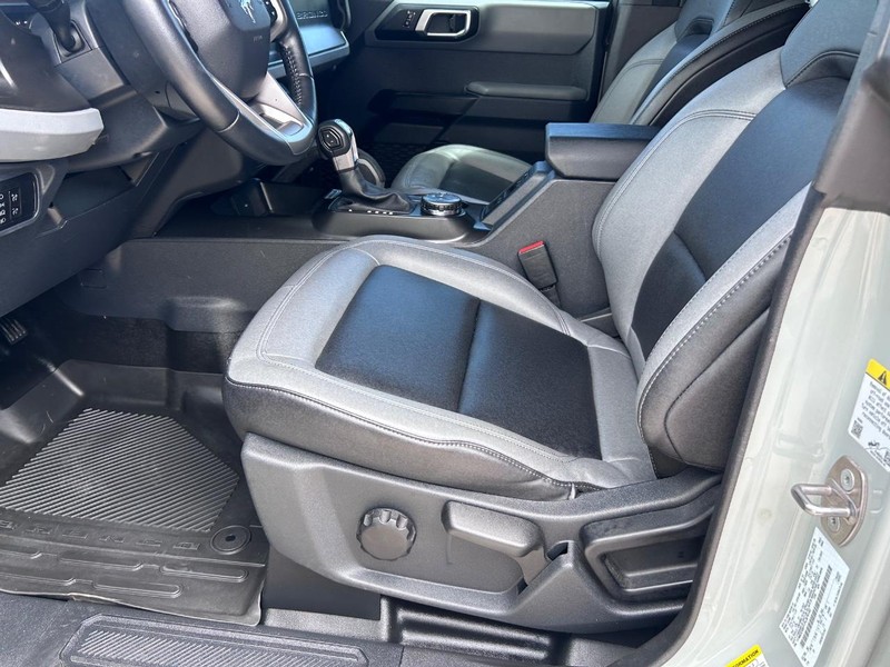 Ford Bronco Vehicle Full-screen Gallery Image 19