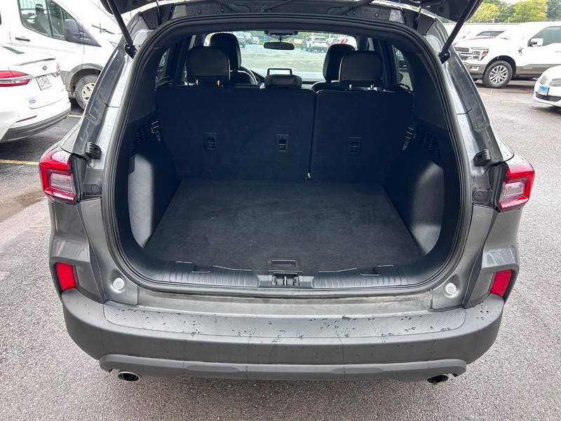 Ford Escape Vehicle Full-screen Gallery Image 07