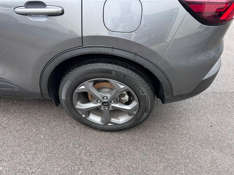 Ford Escape Vehicle Full-screen Gallery Image 08