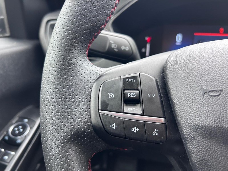 Ford Escape Vehicle Full-screen Gallery Image 12