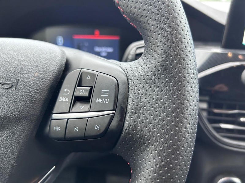 Ford Escape Vehicle Full-screen Gallery Image 13