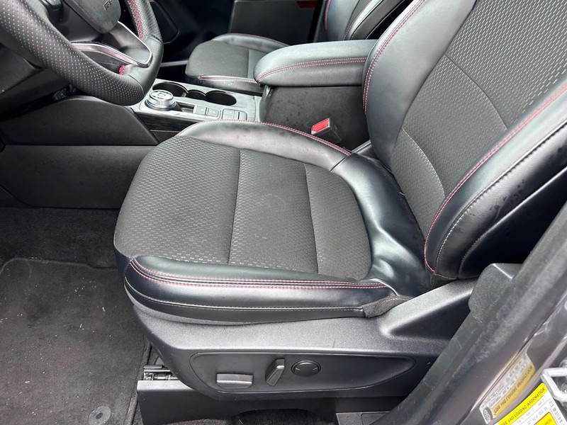 Ford Escape Vehicle Full-screen Gallery Image 19