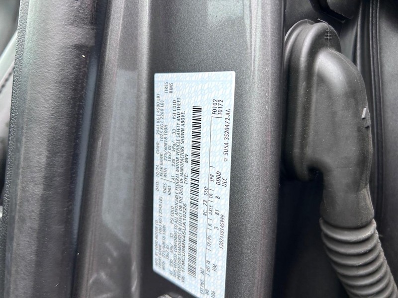 Ford Escape Vehicle Full-screen Gallery Image 22