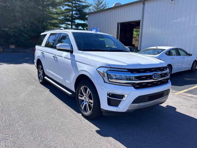 Ford Expedition Vehicle Full-screen Gallery Image 03