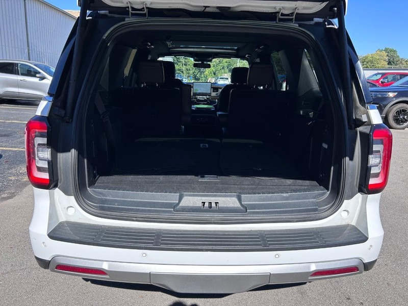 Ford Expedition Vehicle Full-screen Gallery Image 07