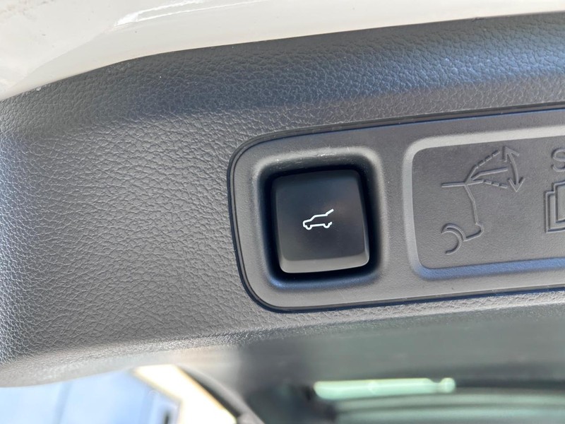 Ford Expedition Vehicle Full-screen Gallery Image 08