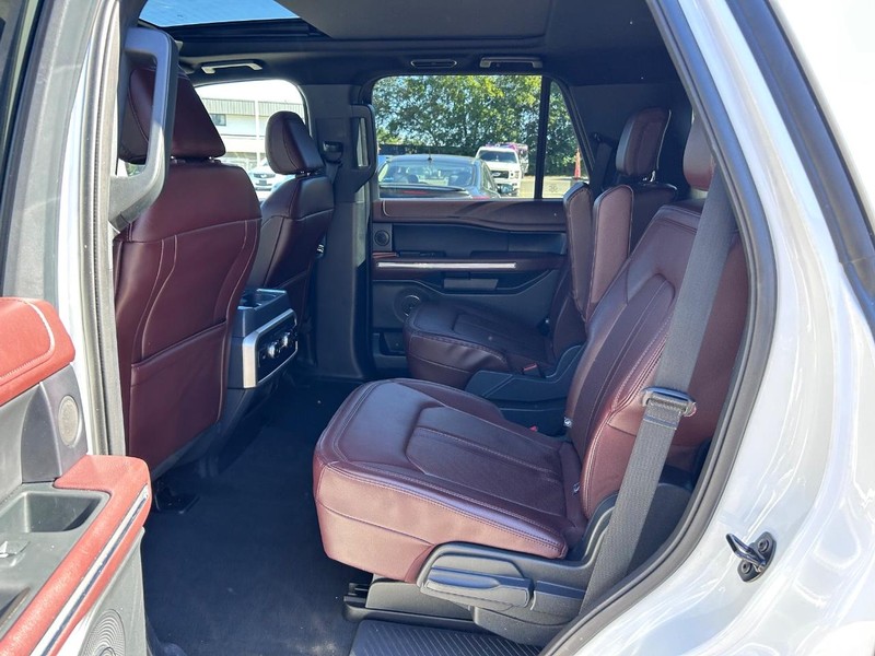 Ford Expedition Vehicle Full-screen Gallery Image 11