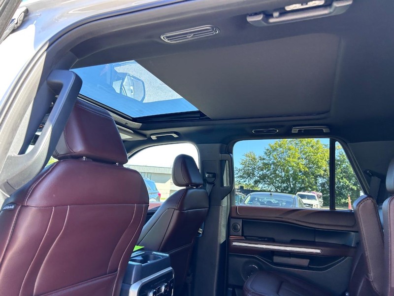 Ford Expedition Vehicle Full-screen Gallery Image 12