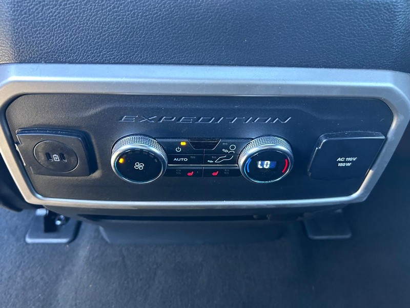 Ford Expedition Vehicle Full-screen Gallery Image 13