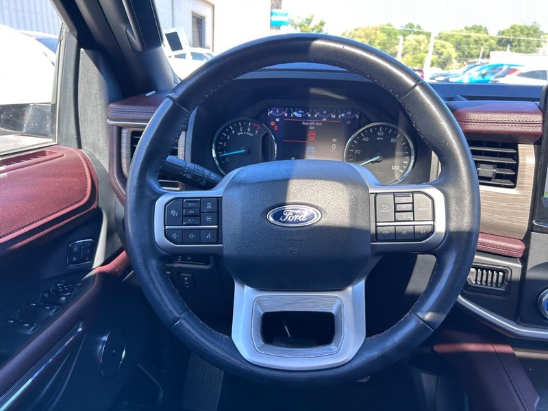 Ford Expedition Vehicle Full-screen Gallery Image 15