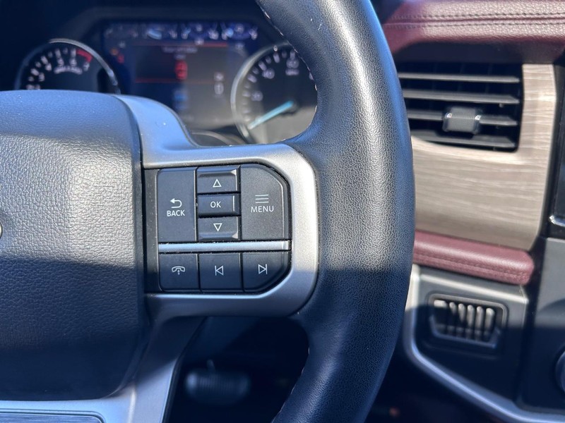 Ford Expedition Vehicle Full-screen Gallery Image 17