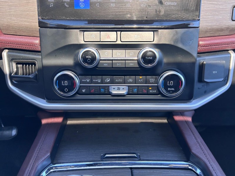 Ford Expedition Vehicle Full-screen Gallery Image 19