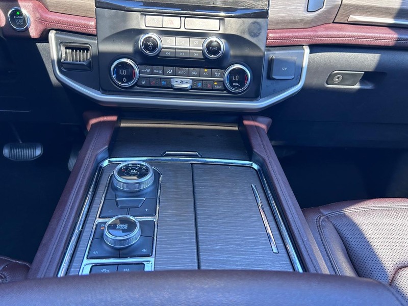 Ford Expedition Vehicle Full-screen Gallery Image 20