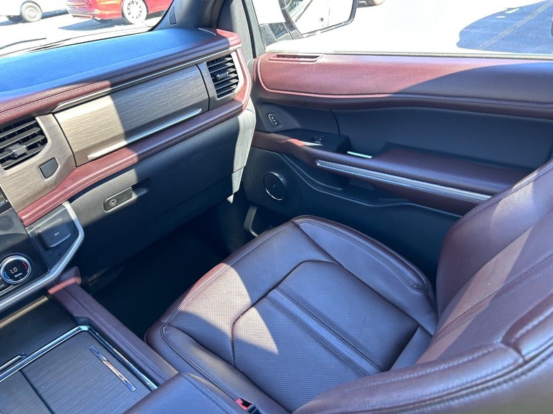 Ford Expedition Vehicle Full-screen Gallery Image 21