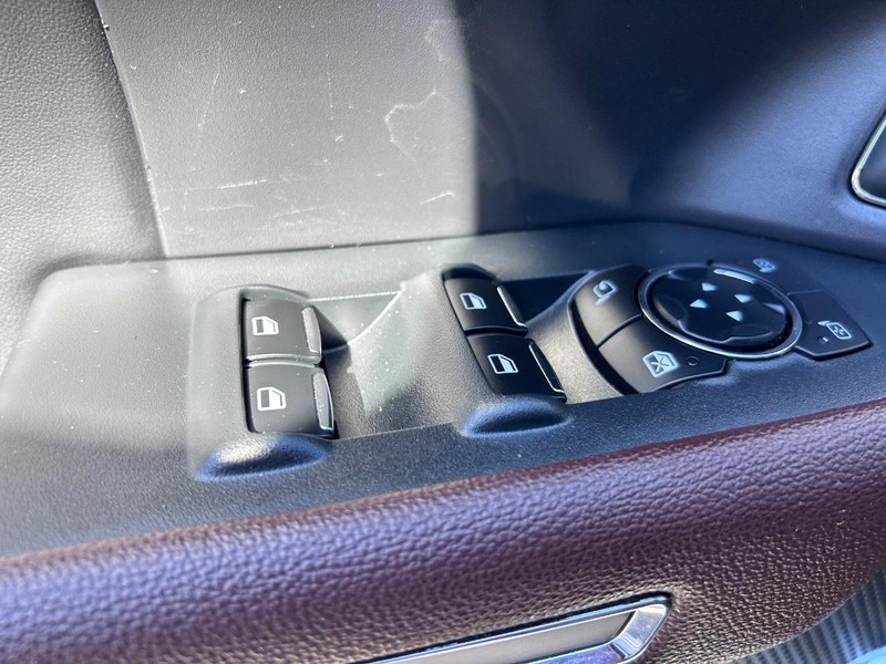 Ford Expedition Vehicle Full-screen Gallery Image 22