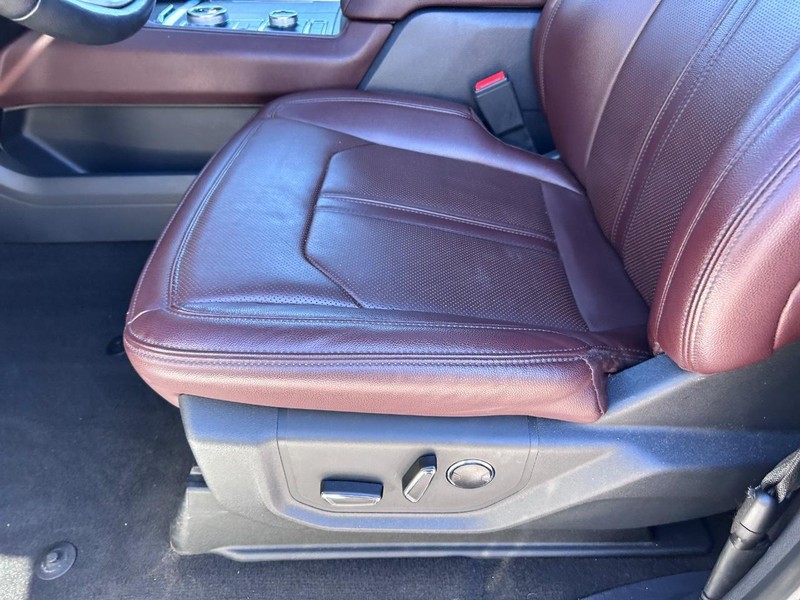 Ford Expedition Vehicle Full-screen Gallery Image 24