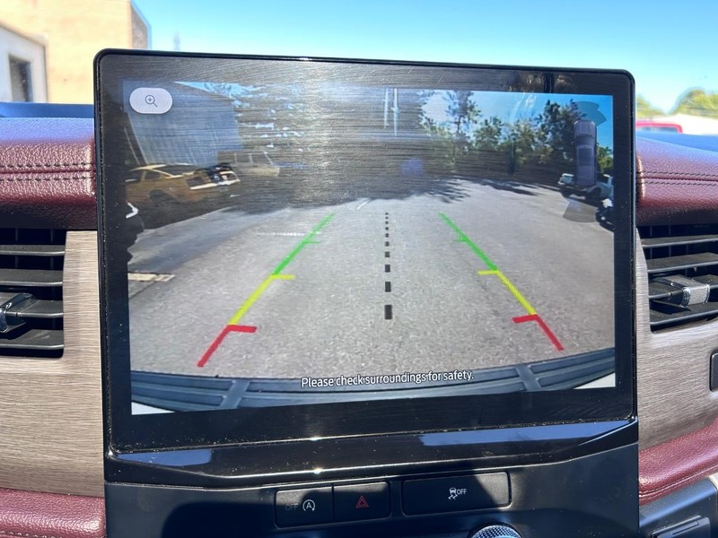 Ford Expedition Vehicle Full-screen Gallery Image 26