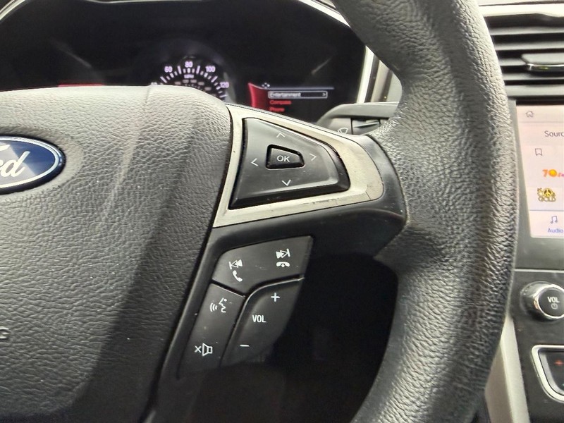 Ford Fusion Vehicle Full-screen Gallery Image 13