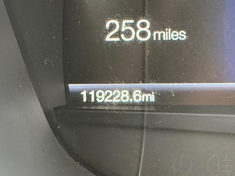 Ford Fusion Vehicle Full-screen Gallery Image 20