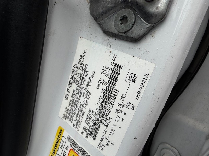 Ford Fusion Vehicle Full-screen Gallery Image 22