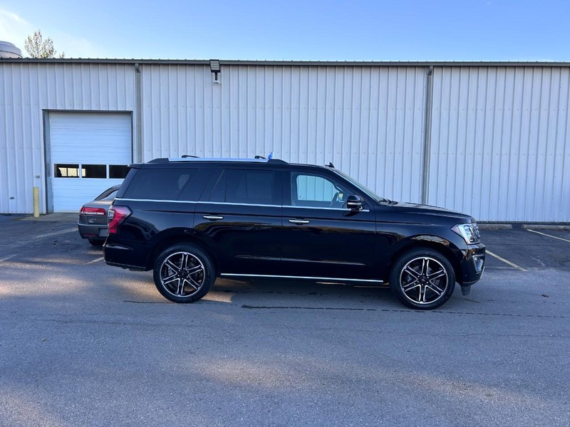 Ford Expedition Vehicle Full-screen Gallery Image 04