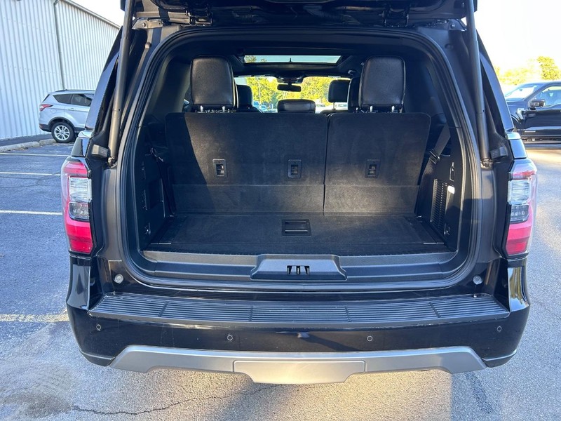 Ford Expedition Vehicle Full-screen Gallery Image 07