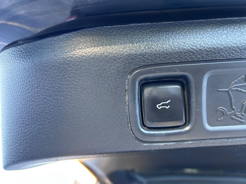 Ford Expedition Vehicle Full-screen Gallery Image 08