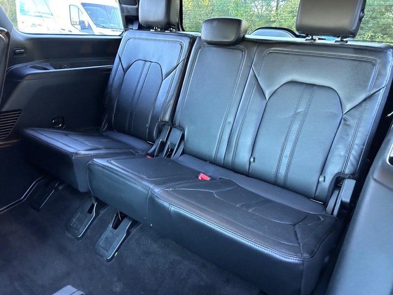 Ford Expedition Vehicle Full-screen Gallery Image 10