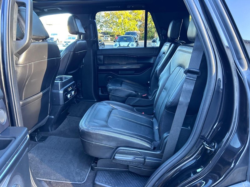 Ford Expedition Vehicle Full-screen Gallery Image 11