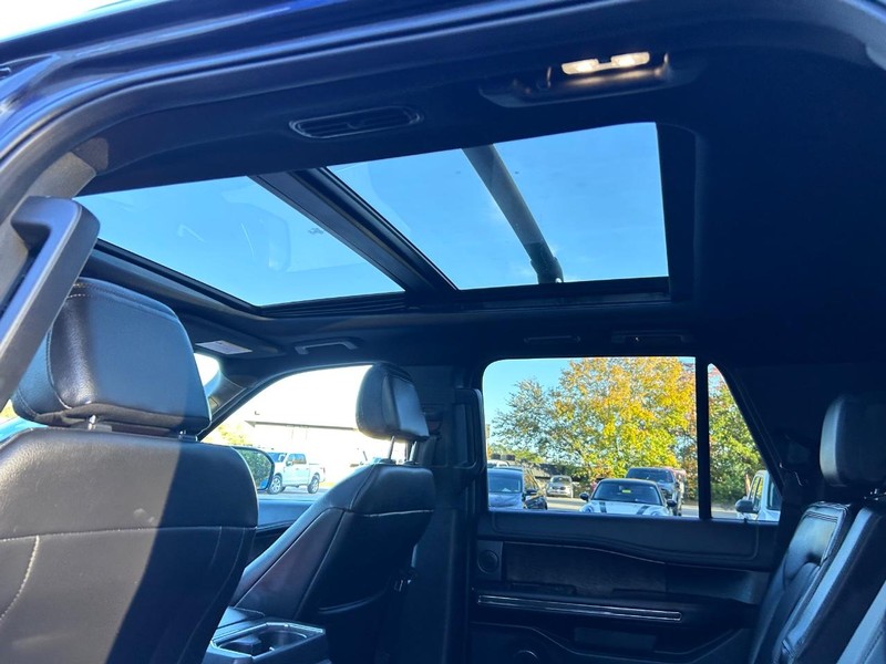 Ford Expedition Vehicle Full-screen Gallery Image 12