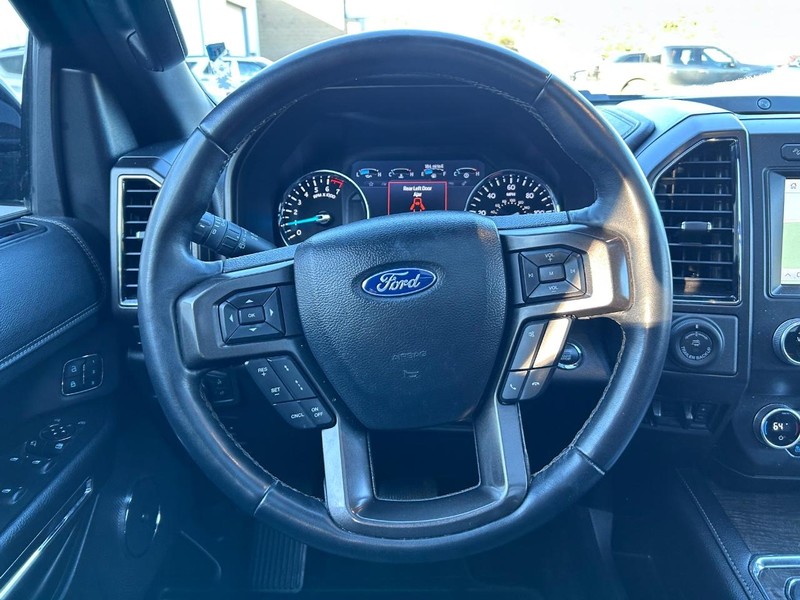 Ford Expedition Vehicle Full-screen Gallery Image 15