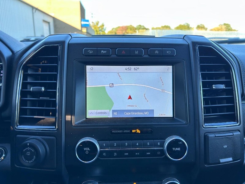 Ford Expedition Vehicle Full-screen Gallery Image 18