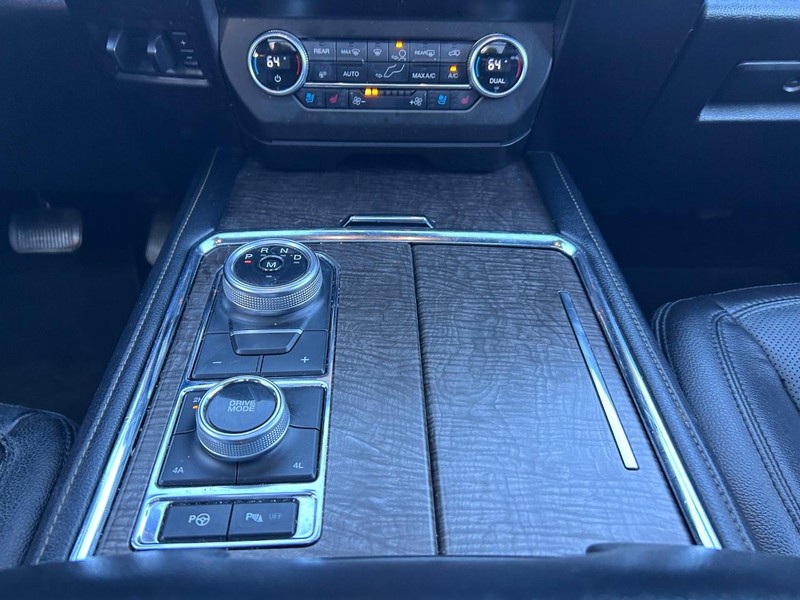 Ford Expedition Vehicle Full-screen Gallery Image 20