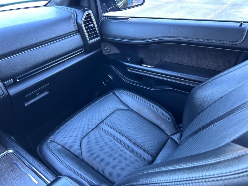 Ford Expedition Vehicle Full-screen Gallery Image 21