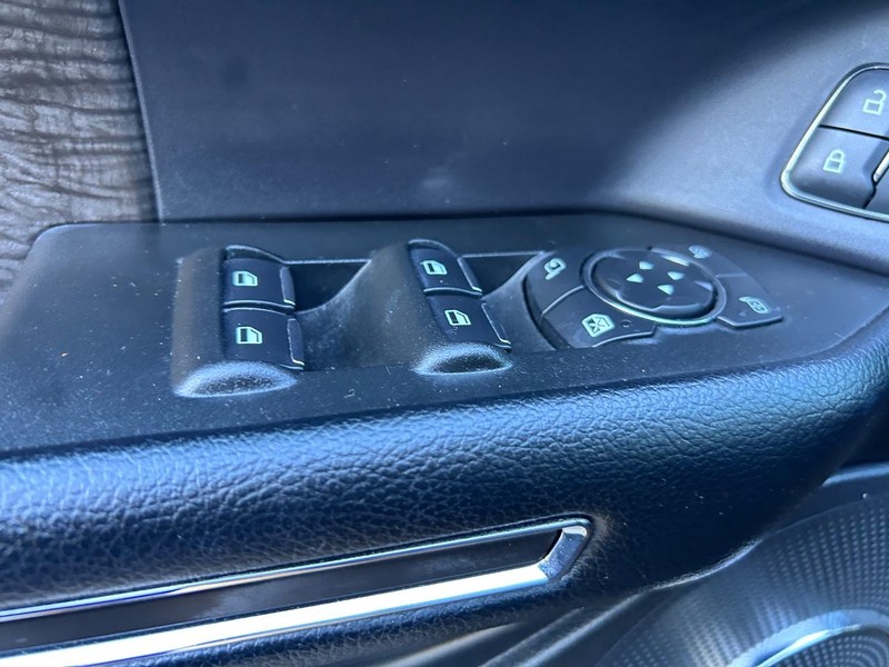 Ford Expedition Vehicle Full-screen Gallery Image 22