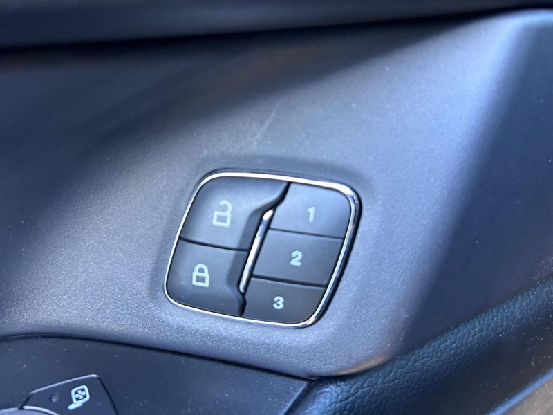 Ford Expedition Vehicle Full-screen Gallery Image 23