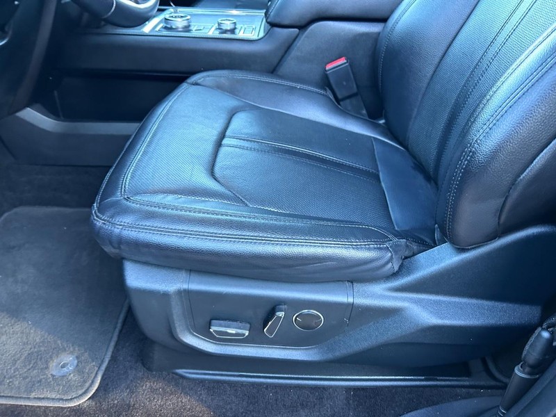 Ford Expedition Vehicle Full-screen Gallery Image 24