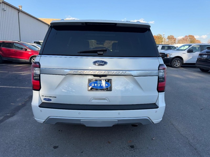 Ford Expedition Vehicle Full-screen Gallery Image 06