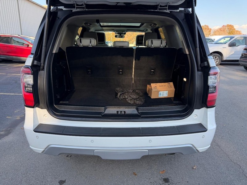 Ford Expedition Vehicle Full-screen Gallery Image 07