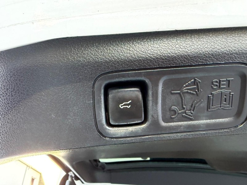 Ford Expedition Vehicle Full-screen Gallery Image 08